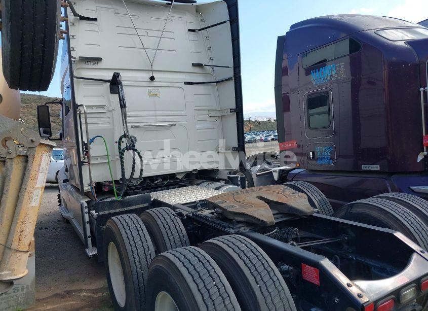Photo 3 of 2022 Volvo Vnl (VIN 4V4NC9EH3NN320881)