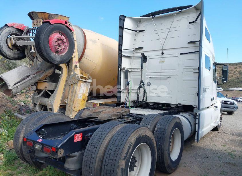 Photo 4 of 2022 Volvo Vnl (VIN 4V4NC9EH3NN320881)