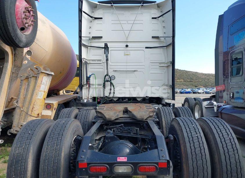 Photo 8 of 2022 Volvo Vnl (VIN 4V4NC9EH3NN320881)