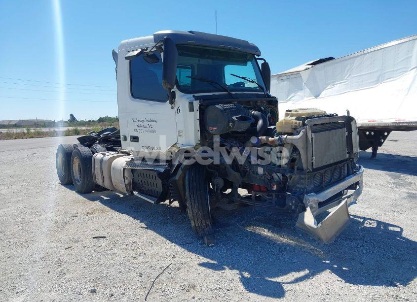 2012 Volvo Vn VNL (VIN 4V4NC9EH4CN548420) main photo