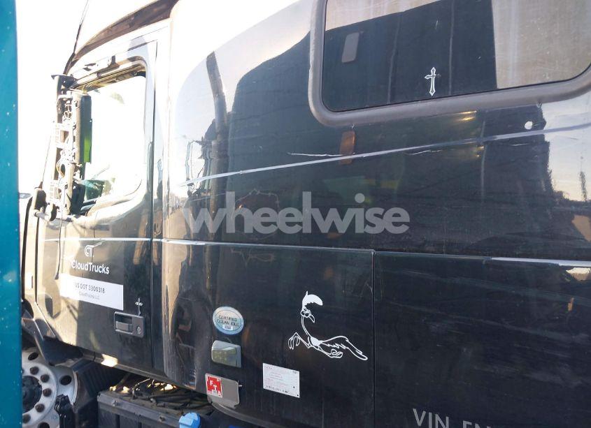 Photo 14 of 2015 Volvo Vn VNL (VIN 4V4NC9EH4FN175884)