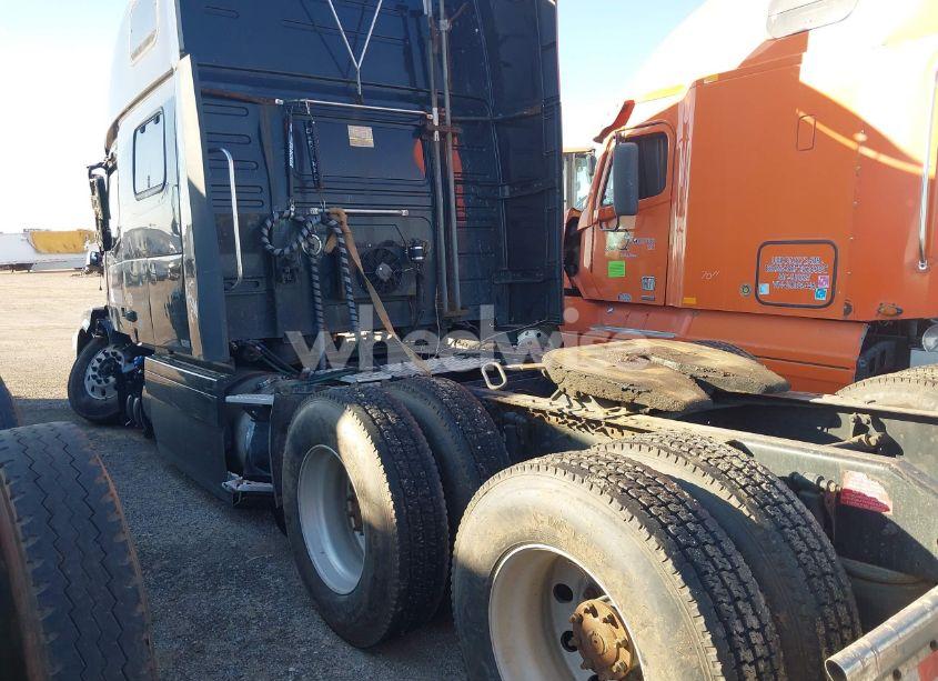 Photo 3 of 2015 Volvo Vn VNL (VIN 4V4NC9EH4FN175884)