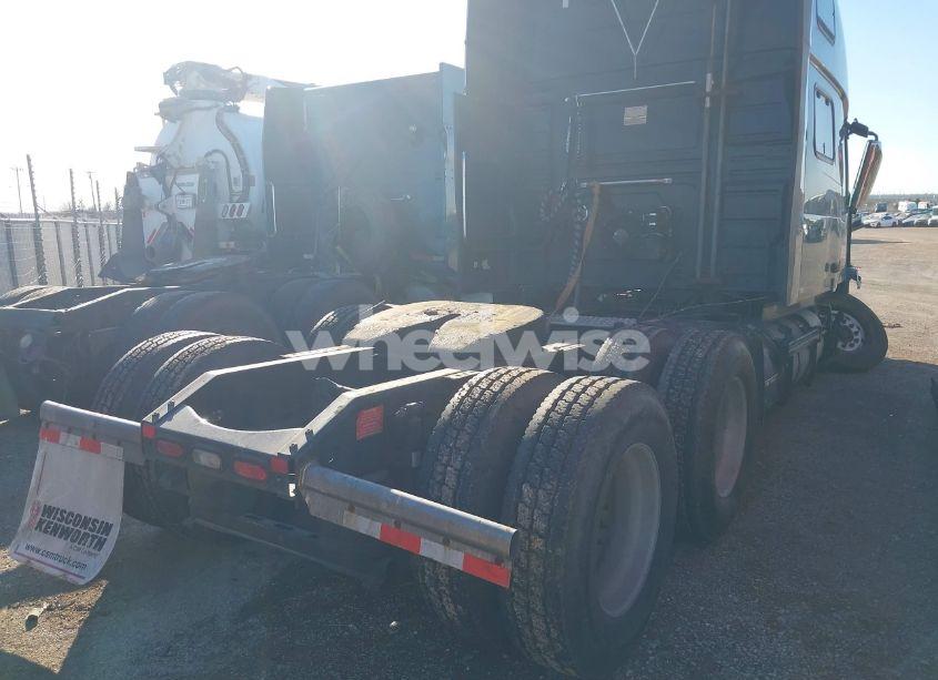 Photo 4 of 2015 Volvo Vn VNL (VIN 4V4NC9EH4FN175884)