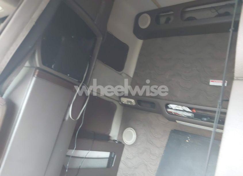 Photo 6 of 2015 Volvo Vn VNL (VIN 4V4NC9EH4FN175884)