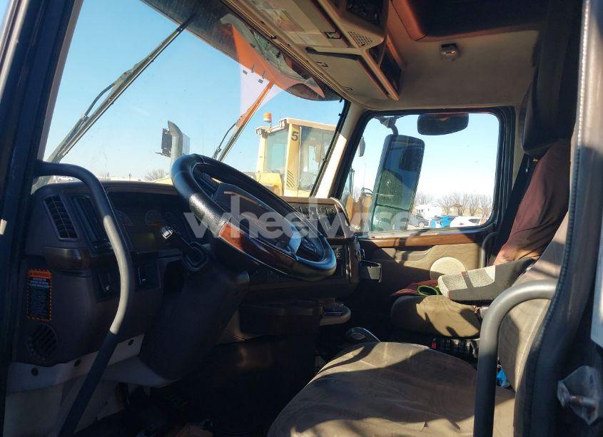 Photo 7 of 2015 Volvo Vn VNL (VIN 4V4NC9EH4FN175884)