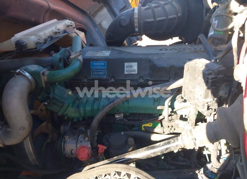 Photo 9 of 2015 Volvo Vn VNL (VIN 4V4NC9EH4FN175884)