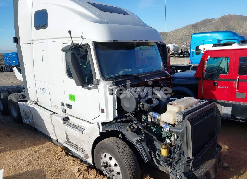 2015 Volvo Vn VNL (VIN 4V4NC9EH4FN919662) main photo