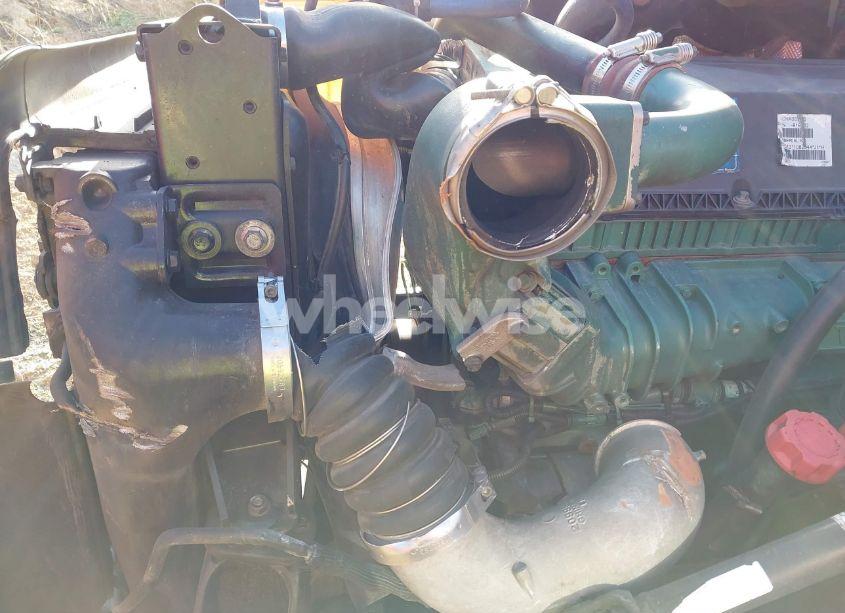 Photo 14 of 2015 Volvo Vn VNL (VIN 4V4NC9EH4FN919662)