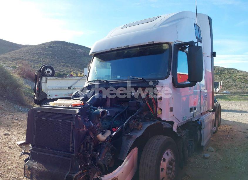 Photo 2 of 2015 Volvo Vn VNL (VIN 4V4NC9EH4FN919662)