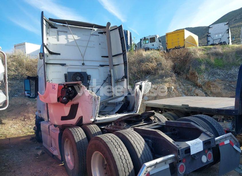 Photo 3 of 2015 Volvo Vn VNL (VIN 4V4NC9EH4FN919662)
