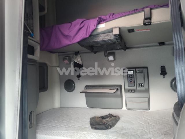 Photo 2 of 2023 VOLVO VN VNL (VIN 4V4NC9EH4PN316972)