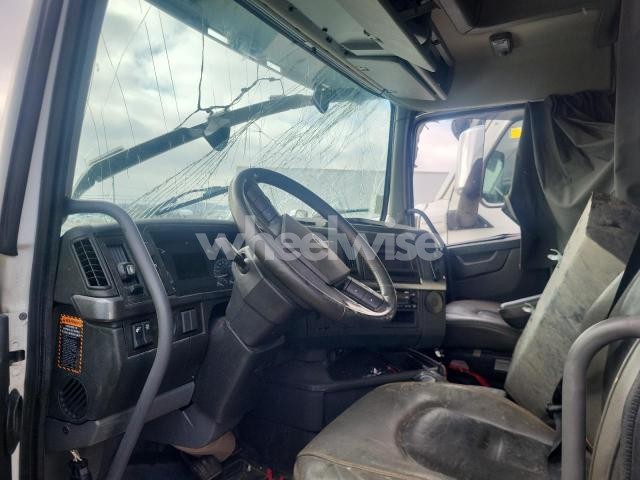 Photo 6 of 2023 VOLVO VN VNL (VIN 4V4NC9EH4PN316972)