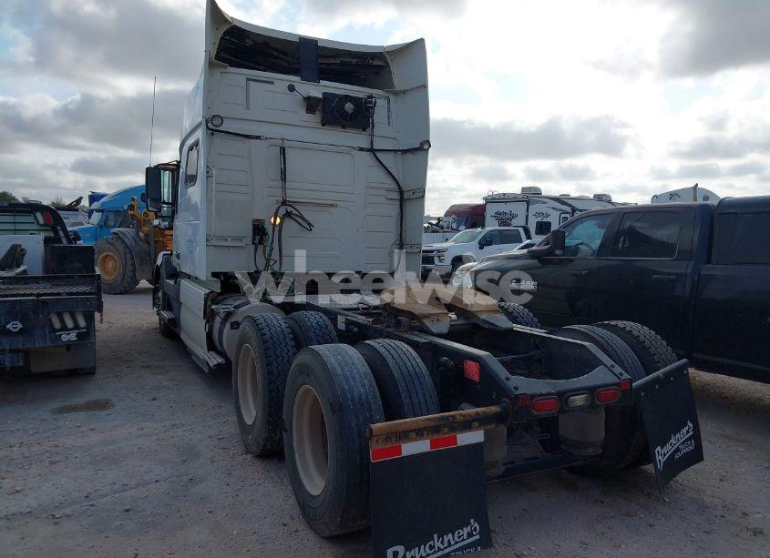 Photo 3 of 2015 Volvo Vn VNL (VIN 4V4NC9EH5FN910646)