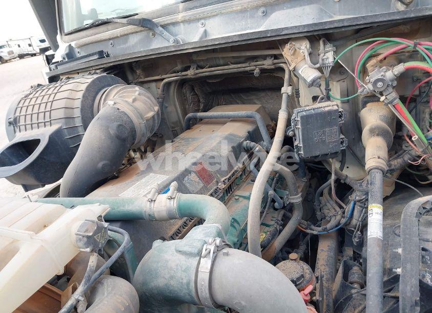 Photo 9 of 2015 Volvo Vn VNL (VIN 4V4NC9EH5FN910646)