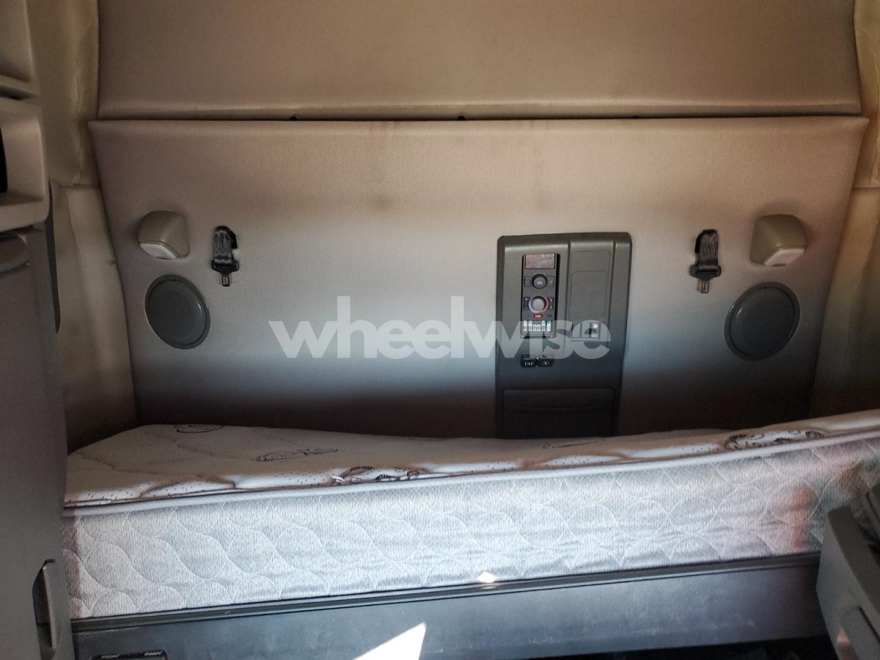 Photo 6 of 2021 VOLVO VNL SEMI TRUCK (VIN 4V4NC9EH6MN248363)