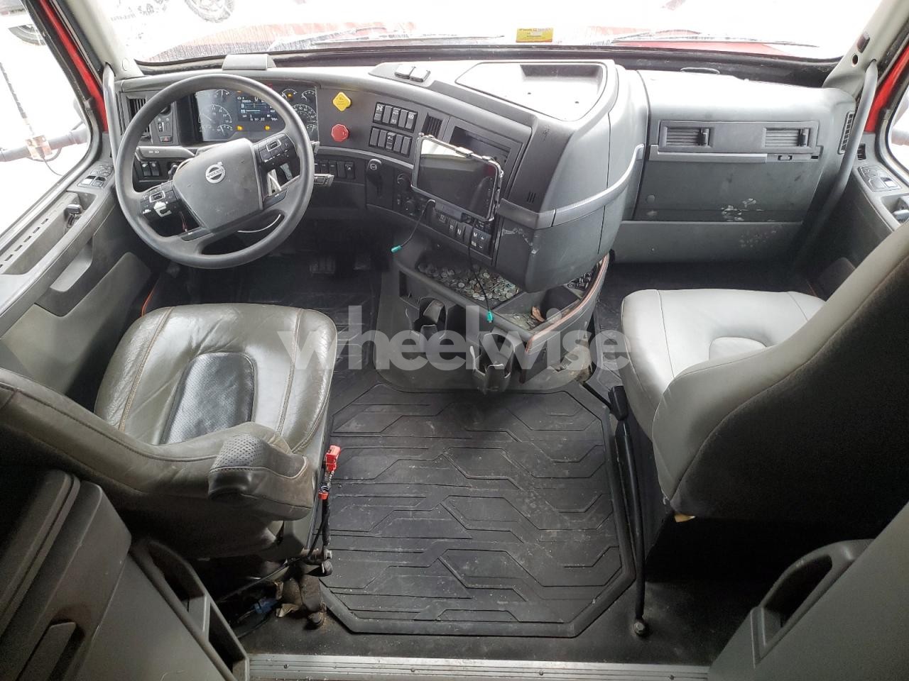 Photo 5 of 2021 VOLVO VNL SEMI TRUCK (VIN 4V4NC9EH6MN248444)