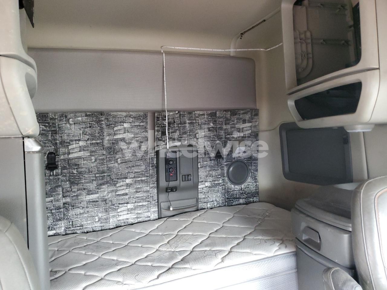 Photo 6 of 2021 VOLVO VNL SEMI TRUCK (VIN 4V4NC9EH6MN248444)