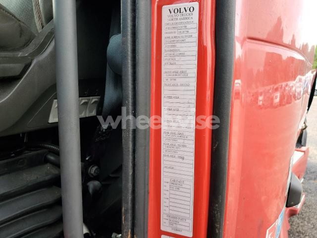 Photo 3 of 2022 VOLVO VNL SEMI TRUCK (VIN 4V4NC9EH6NN297788)