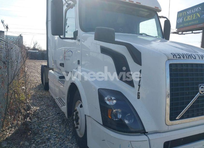 2016 Volvo Vn VNL (VIN 4V4NC9EH7GN938692) main photo