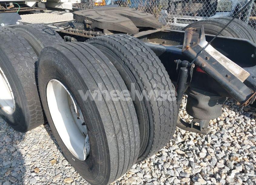 Photo 10 of 2016 Volvo Vn VNL (VIN 4V4NC9EH7GN938692)