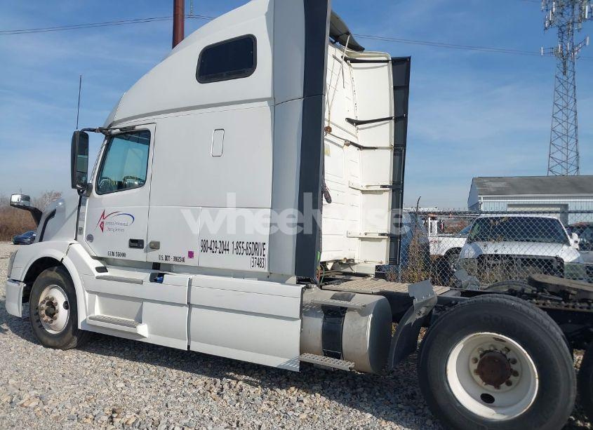 Photo 3 of 2016 Volvo Vn VNL (VIN 4V4NC9EH7GN938692)