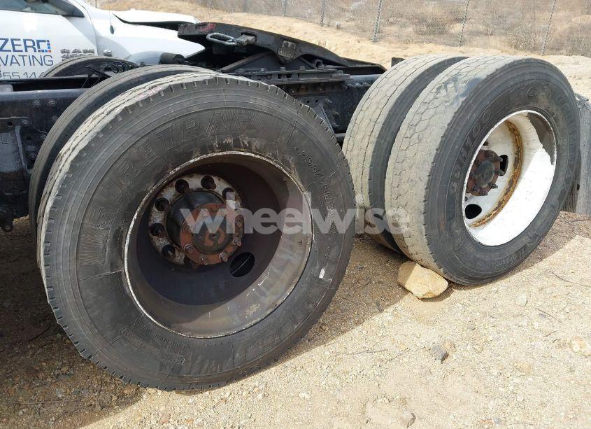 Photo 14 of 2019 Volvo Vnl (VIN 4V4NC9EH7KN201405)