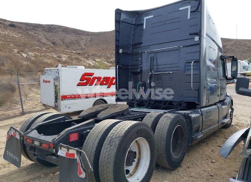 Photo 4 of 2019 Volvo Vnl (VIN 4V4NC9EH7KN201405)