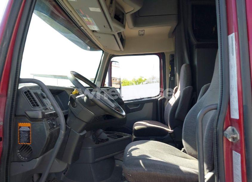 Photo 6 of 2022 Volvo Vnl (VIN 4V4NC9EH7NN294351)