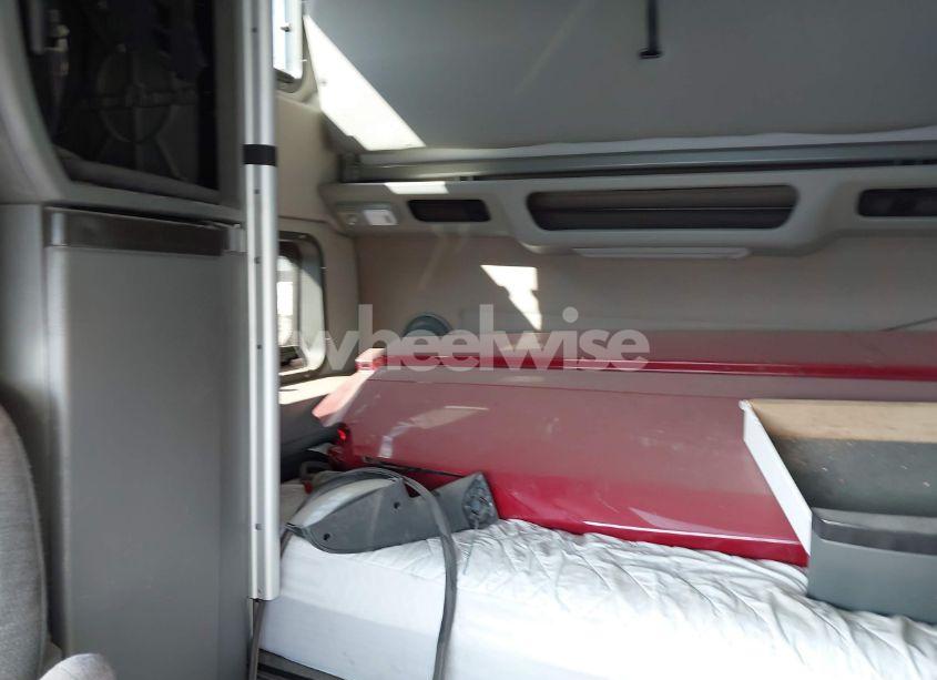 Photo 7 of 2022 Volvo Vnl (VIN 4V4NC9EH7NN294351)