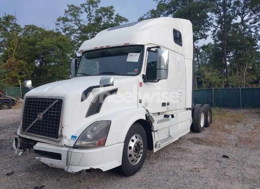 Photo 2 of 2015 Volvo Vn VNL (VIN 4V4NC9EH8FN931507)