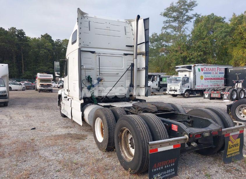 Photo 3 of 2015 Volvo Vn VNL (VIN 4V4NC9EH8FN931507)