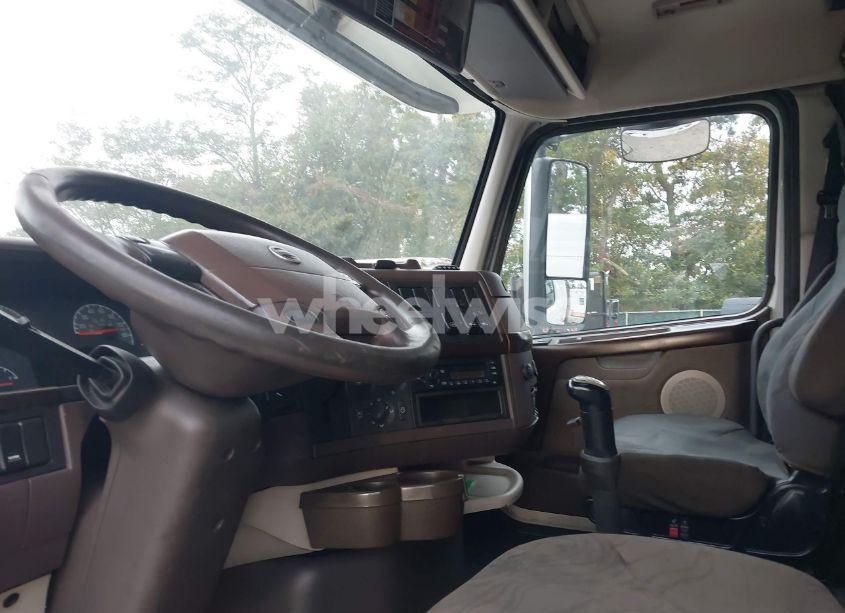 Photo 7 of 2015 Volvo Vn VNL (VIN 4V4NC9EH8FN931507)