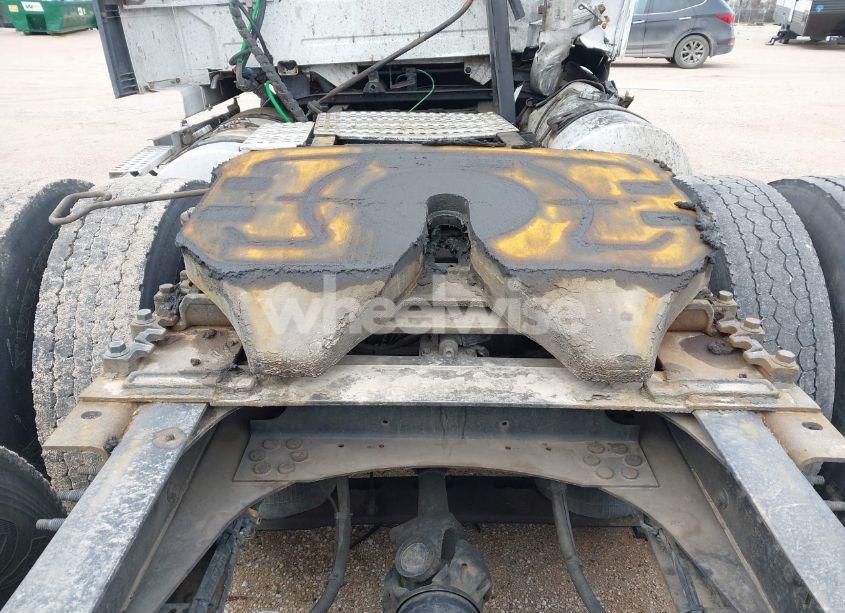 Photo 6 of 2011 Volvo Vn VNL (VIN 4V4NC9EH9BN532339)