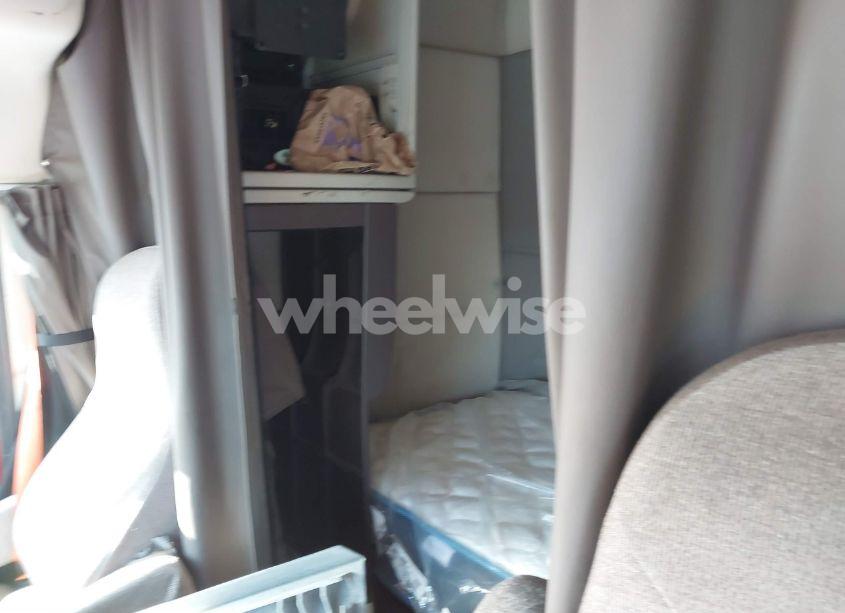 Photo 6 of 2015 Volvo Vn VNL (VIN 4V4NC9EH9FN912352)