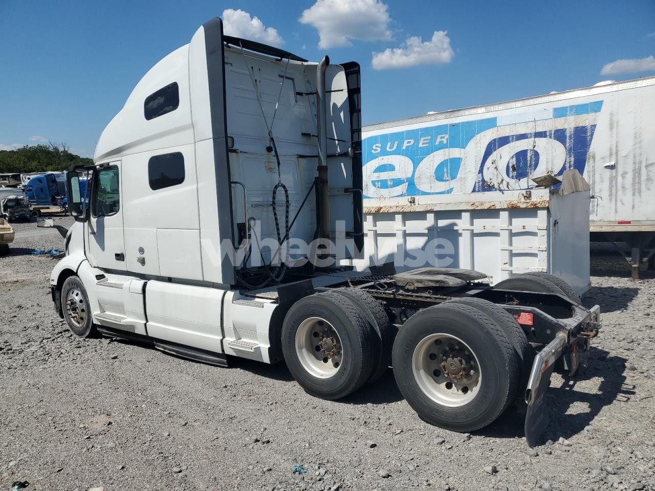 Photo 3 of 2019 VOLVO VNL SEMI TRUCK (VIN 4V4NC9EH9KN898060)
