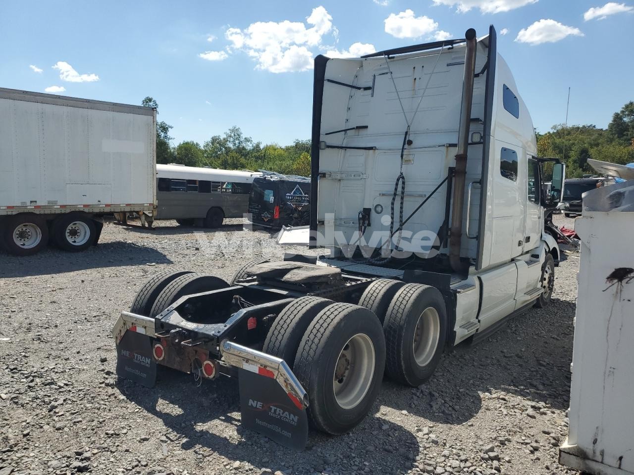 Photo 4 of 2019 VOLVO VNL SEMI TRUCK (VIN 4V4NC9EH9KN898060)