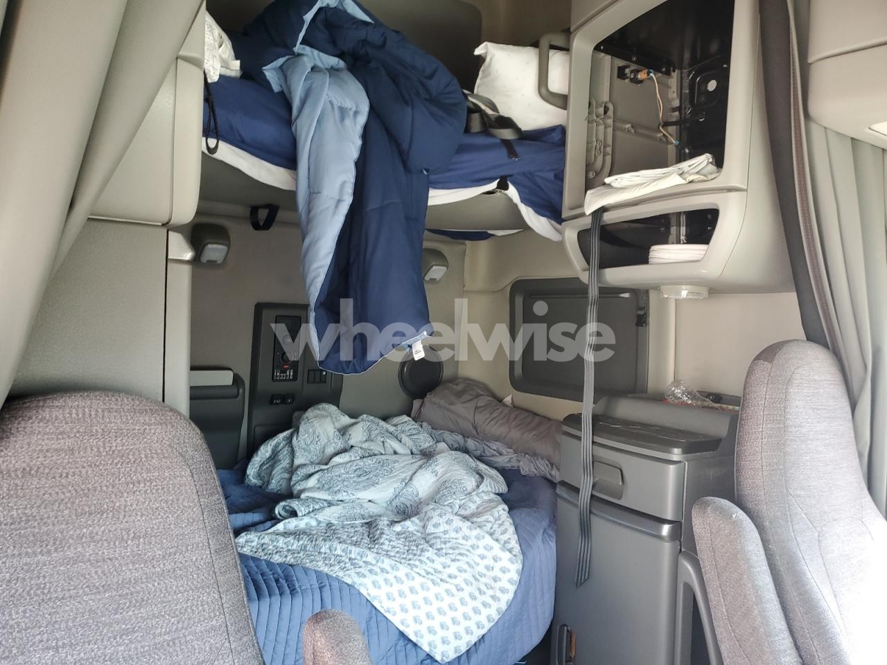 Photo 6 of 2019 VOLVO VNL SEMI TRUCK (VIN 4V4NC9EH9KN898060)