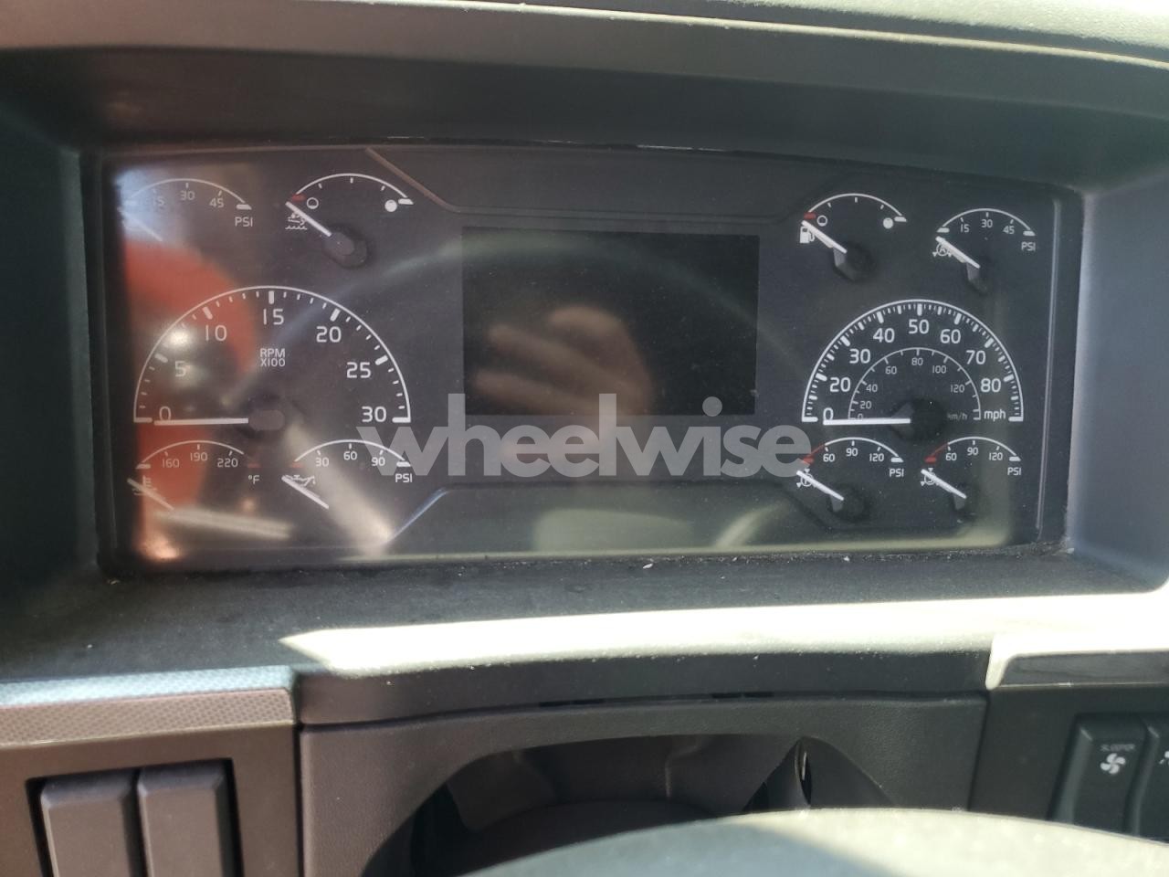 Photo 8 of 2019 VOLVO VNL SEMI TRUCK (VIN 4V4NC9EH9KN898060)