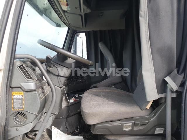 Photo 6 of 2022 VOLVO VN VNL (VIN 4V4NC9EH9NN313451)
