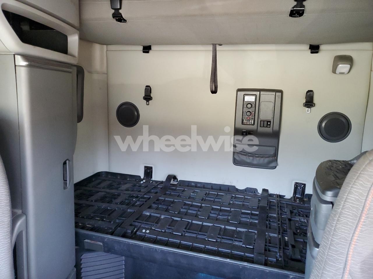 2021 VOLVO VN VNL - semi truck