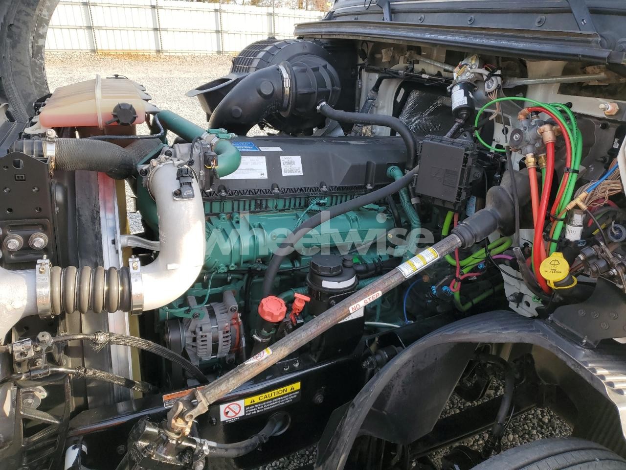 2021 VOLVO VN VNL - semi truck