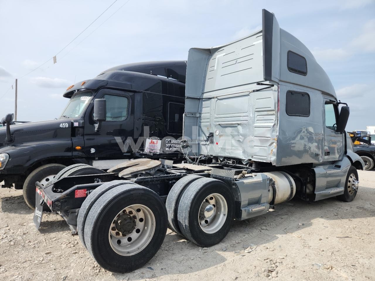 Photo 4 of 2022 VOLVO VNL SEMI TRUCK (VIN 4V4NC9EHXNN603911)