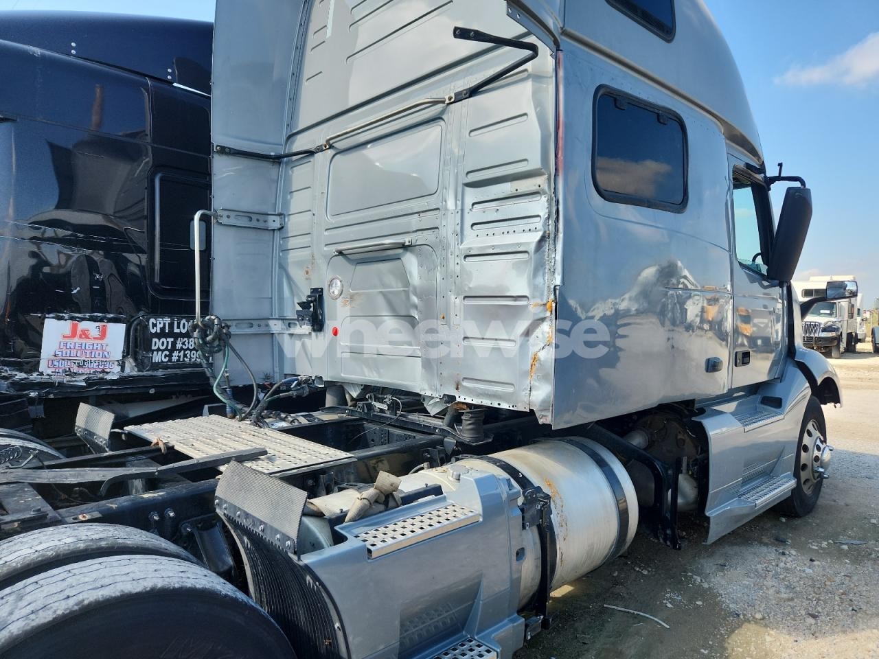 Photo 9 of 2022 VOLVO VNL SEMI TRUCK (VIN 4V4NC9EHXNN603911)