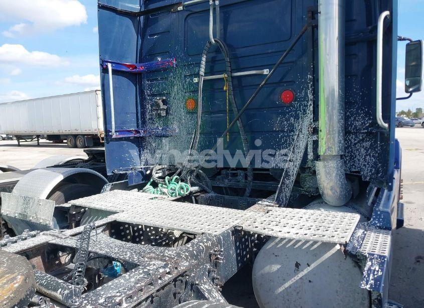 Photo 13 of 2009 Volvo Vn VNL (VIN 4V4NC9EJ09N275326)