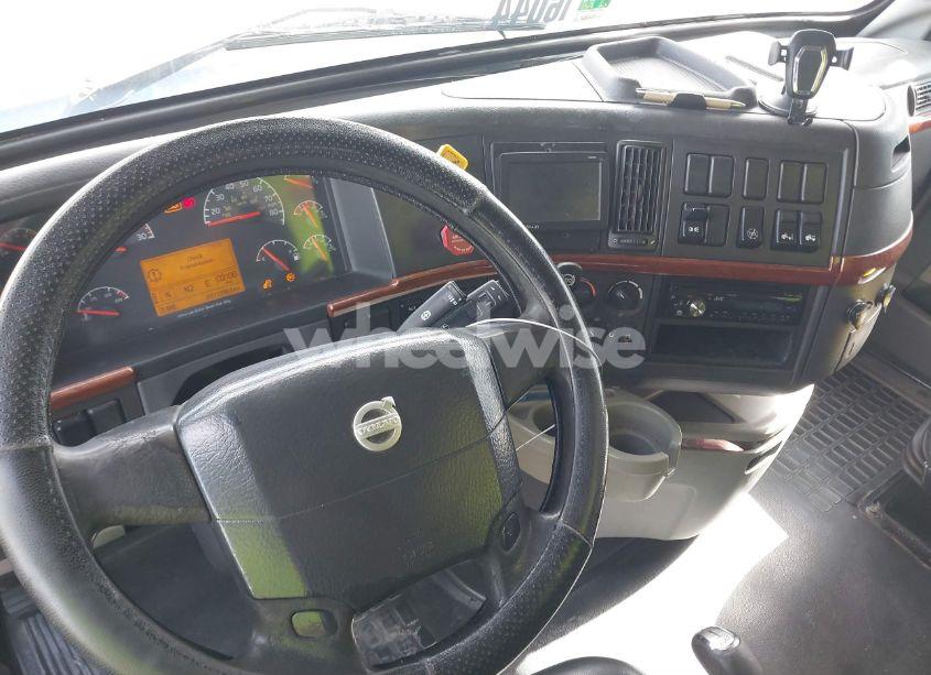 Photo 6 of 2009 Volvo Vn VNL (VIN 4V4NC9EJ09N275326)