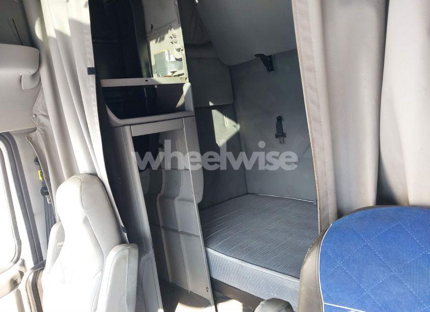 Photo 6 of 2012 Volvo Vn (VIN 4V4NC9EJ0CN551219)