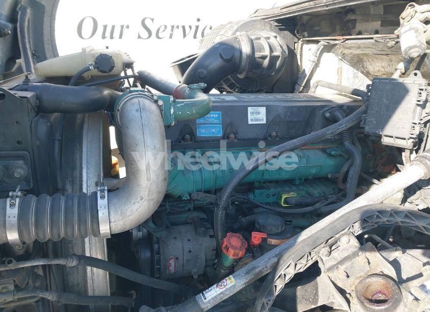 Photo 9 of 2012 Volvo Vn (VIN 4V4NC9EJ0CN551219)