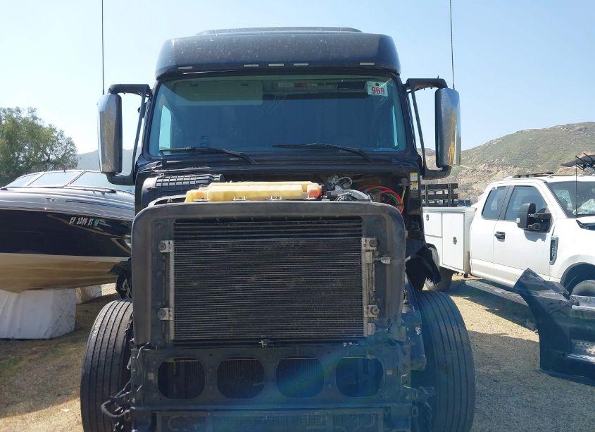 Photo 13 of 2019 Volvo Vnl (VIN 4V4NC9EJ0KN202382)