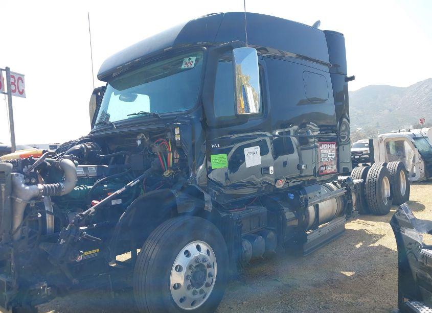 Photo 2 of 2019 Volvo Vnl (VIN 4V4NC9EJ0KN202382)
