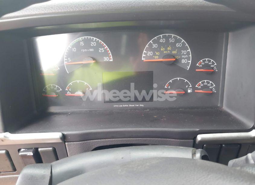 Photo 5 of 2011 Volvo Vn VNL (VIN 4V4NC9EJ3BN295091)